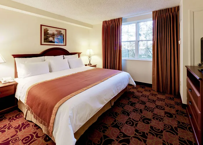 Hawthorn Suites By Wyndham Louisville East
